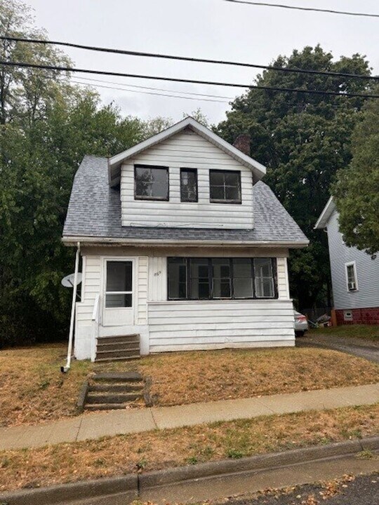 889 Fess Ave in Akron, OH - Building Photo