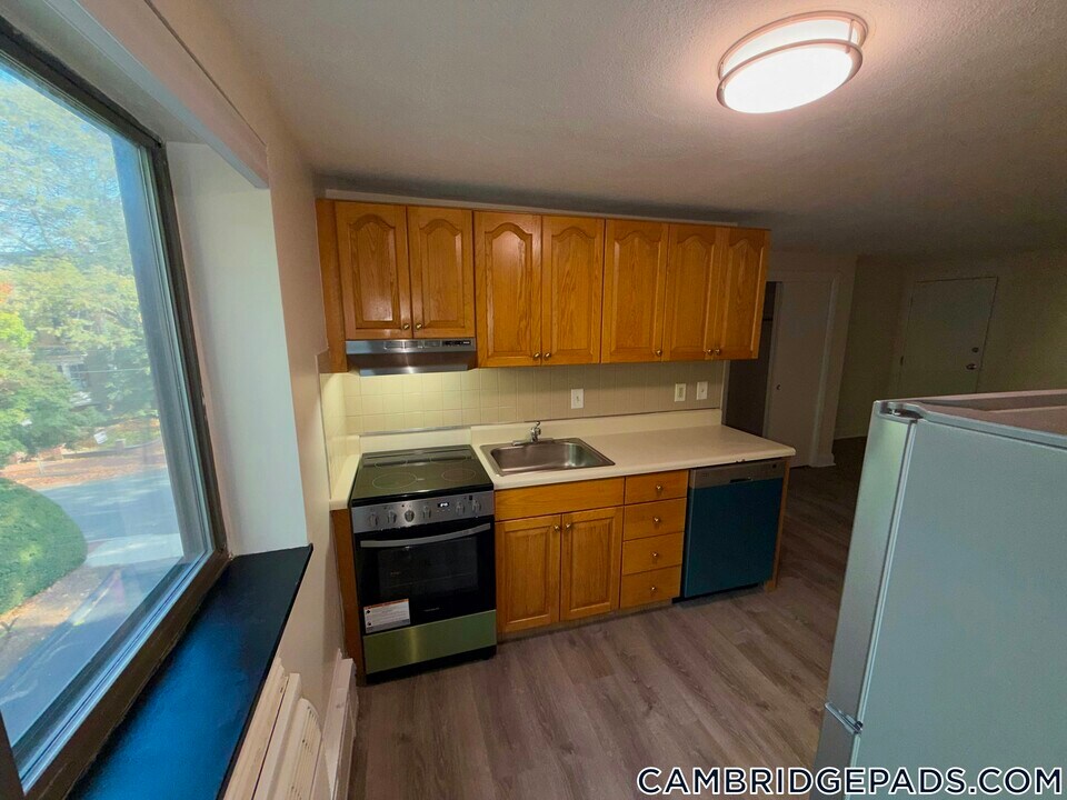 15 Chester St in Cambridge, MA - Building Photo