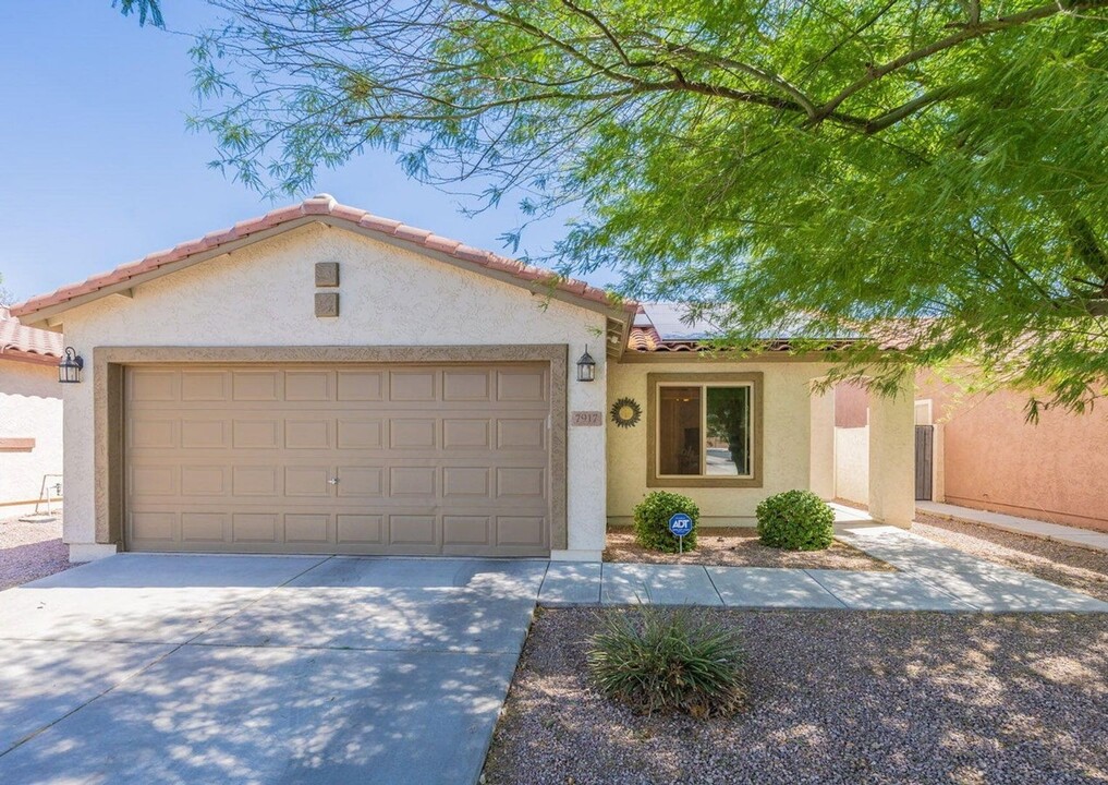 7917 W Napoli St in Phoenix, AZ - Building Photo