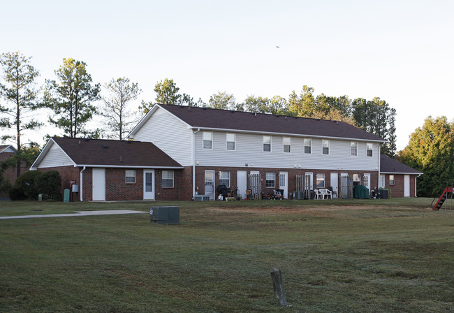 Rolling Hills Apartments in Newnan, GA - Building Photo - Building Photo