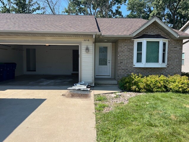 3218 Manitowoc Rd in Green Bay, WI - Foto de edificio