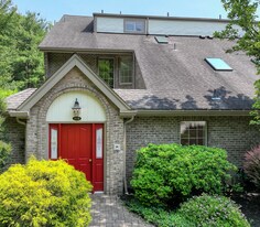 618 Essex Ct in Pittsburgh, PA - Building Photo