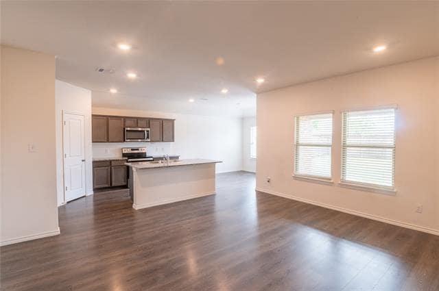 3929 Dickinson Ave in Aubrey, TX - Building Photo