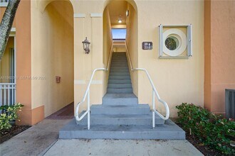 10242 NW 7th St in Miami, FL - Building Photo - Building Photo