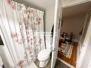 37 Gray St, Unit 1 in Boston, MA - Foto de edificio - Building Photo
