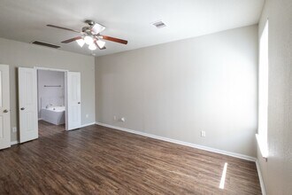 17039 Amarose Dr in Houston, TX - Building Photo - Building Photo