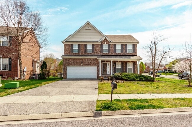 133 Cabin Branch Cir in Hendersonville, TN - Building Photo - Building Photo