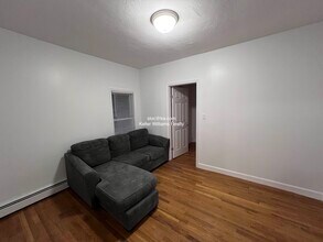 15 Playstead Rd, Unit 1 in Malden, MA - Foto de edificio - Building Photo