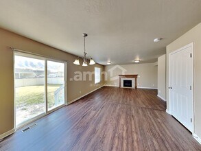4482 Heritage Dr in Eagle Mountain, UT - Foto de edificio - Building Photo
