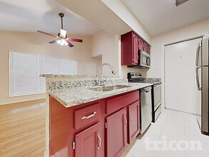 5907 Misty Meadow St in League City, TX - Building Photo - Building Photo