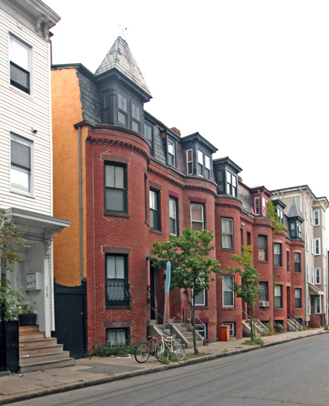 211 Green St in Cambridge, MA - Foto de edificio - Building Photo