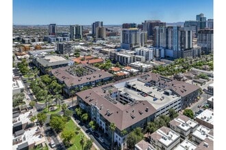 Roosevelt Square in Phoenix, AZ - Foto de edificio - Building Photo