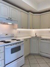 3500 Coral Way, Unit 910 in Coral Gables, FL - Building Photo - Building Photo