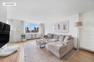 301 W 53rd St in New York, NY - Building Photo - Building Photo