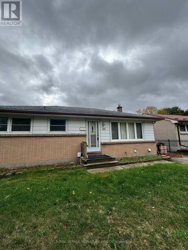 104 Queenston Crescent in London, ON - Building Photo - Building Photo