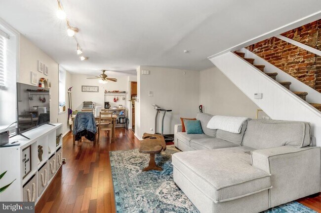 property at 123 Bainbridge St