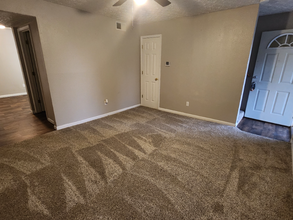 2BED/1.5-2B15 BATH in Crocker, MO - Foto de edificio - Building Photo