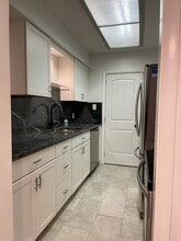 930 E Primrose St, Unit B2 in Springfield, MO - Foto de edificio - Building Photo
