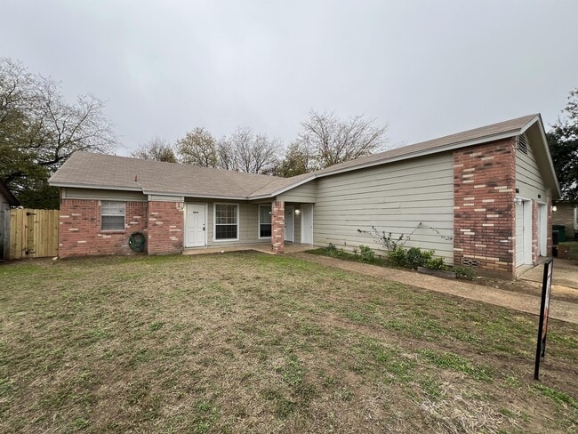 8846 Meadow Range St in San Antonio, TX - Building Photo - Building Photo