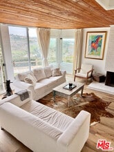 6232 Tapia Dr in Malibu, CA - Building Photo - Building Photo