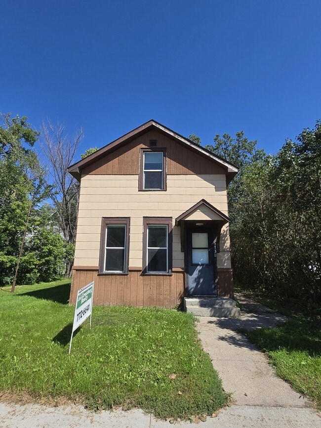 513 Hunter St in Crookston, MN - Building Photo - Building Photo