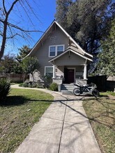 107 Poplar Ave in Modesto, CA - Foto de edificio - Building Photo