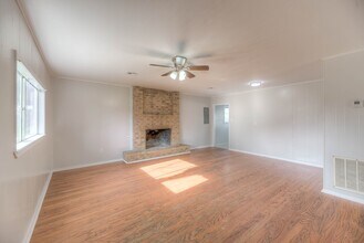 1606 E Taylor Lake Cir in Livingston, TX - Building Photo - Building Photo