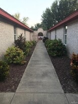 15 West Dr in Edinburg, TX - Building Photo