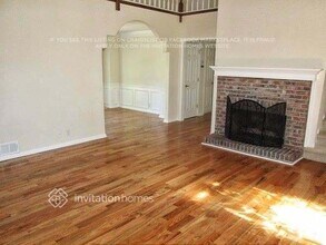 5446 Pinedale Cir in Sugar Hill, GA - Foto de edificio - Building Photo