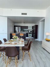 1900 N Bayshore Dr, Unit 4112 in Miami, FL - Foto de edificio - Building Photo
