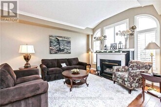 2113 Pinevalley Crescent in Oakville, ON - Building Photo - Building Photo