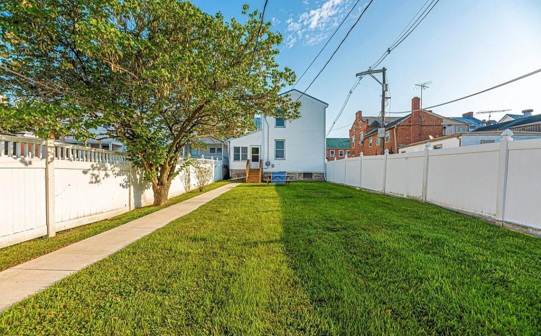 201 W Main St in Emmitsburg, MD - Foto de edificio