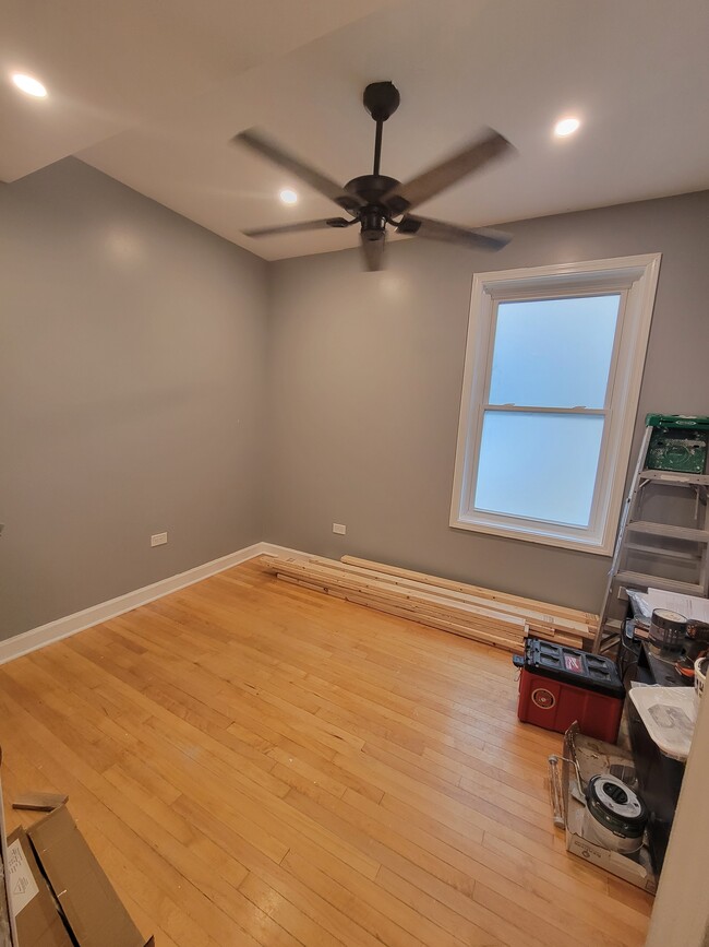 3041 W Leland Ave, Unit 2 in Chicago, IL - Building Photo - Building Photo
