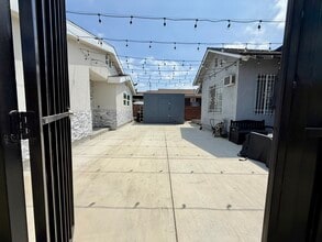 1141 W 49th St in Los Angeles, CA - Building Photo - Building Photo