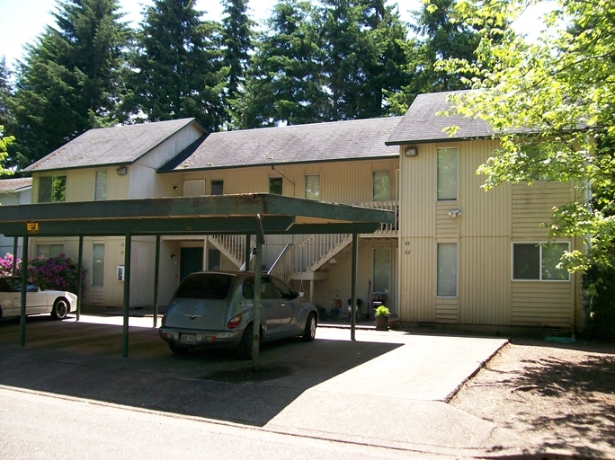 81-84 in Springfield, OR - Building Photo