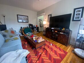 1572 Commonwealth Ave, Unit 25 in Boston, MA - Foto de edificio - Building Photo
