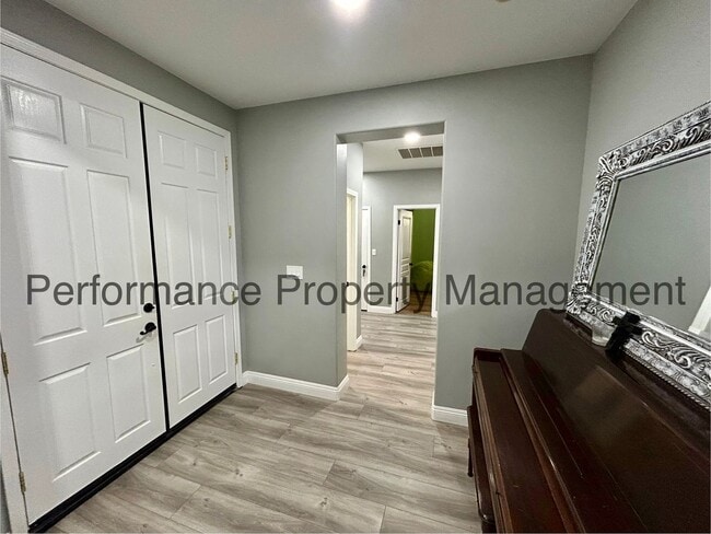 11708 Valley Forge Way in Bakersfield, CA - Building Photo - Building Photo