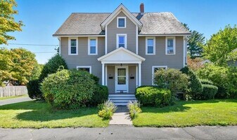 62 Maple St, Unit Upper Level in Duplex in Easthampton, MA - Building Photo
