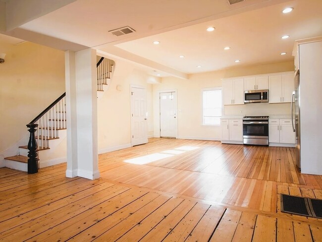 property at 14 Humboldt Pl