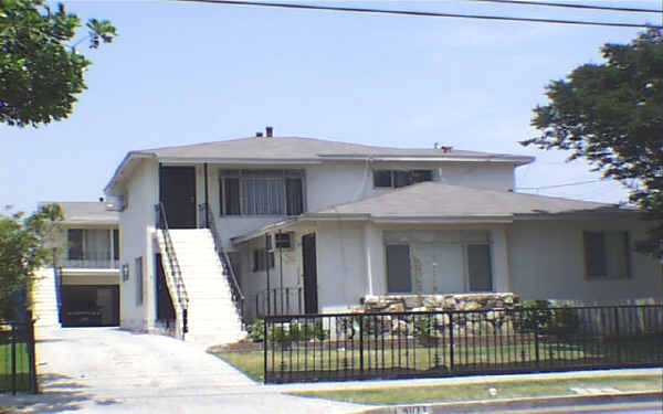 4071 Santa Ana St in Huntington Park, CA - Building Photo