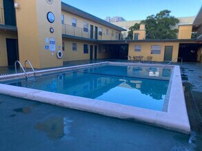 1975 NE 135th St in North Miami, FL - Building Photo - Building Photo