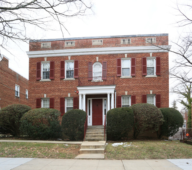 2346 40th St NW in Washington, DC - Foto de edificio - Building Photo