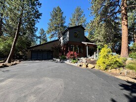 20923 SE King Hezekiah Way in Bend, OR - Building Photo