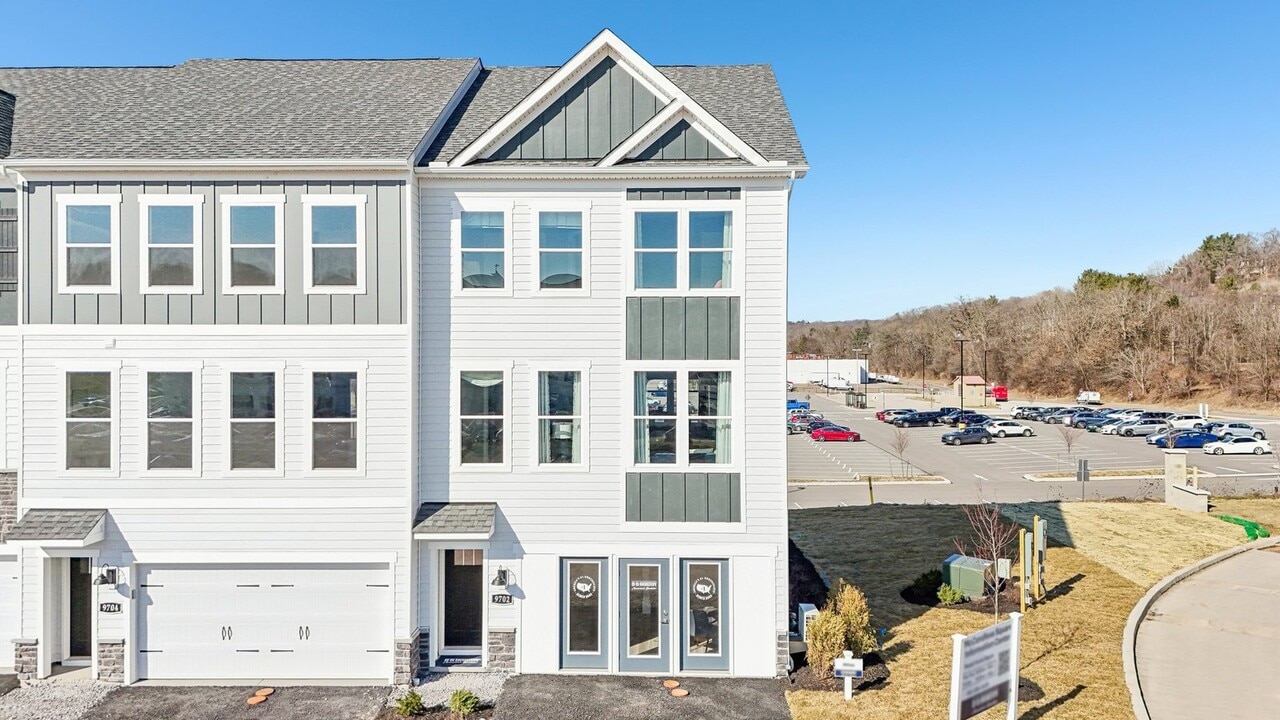 9719 Hopkins St in Wexford, PA - Building Photo
