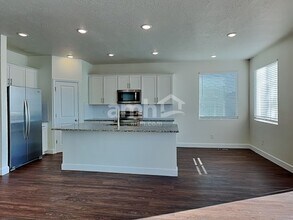 1279 N Wagon Wy in Spanish Fork, UT - Foto de edificio - Building Photo