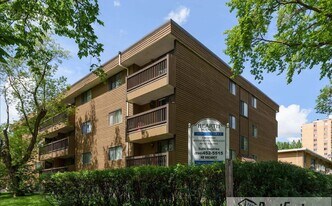 Hearth Manor in Edmonton, AB - Building Photo