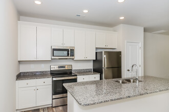 108 Dogwood Village Trl, Unit B in Mooresville, NC - Foto de edificio - Building Photo