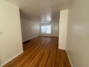 4206 Leimert Blvd, Unit 4212 in Los Angeles, CA - Foto de edificio - Building Photo