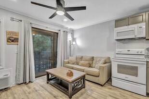 23 S Forest Beach Dr in Hilton Head Island, SC - Building Photo