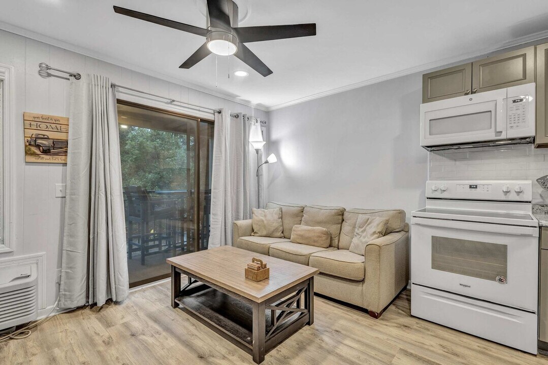 23 S Forest Beach Dr in Hilton Head Island, SC - Building Photo